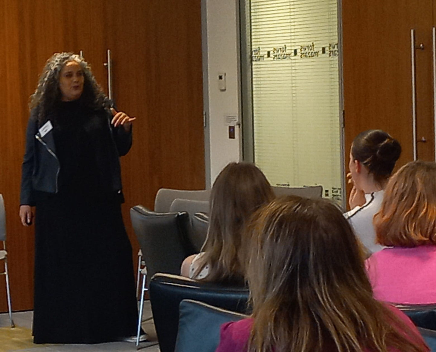 Eliminate Imposter Syndrome & Share your story with confidence.
A Transformational half day speaking Workshop