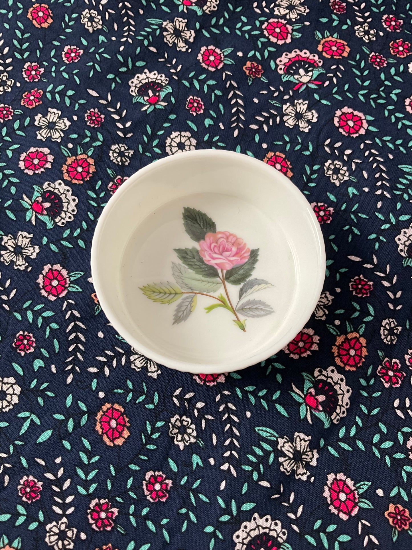 Vintage Wedgwood Hathaway Rose Trinket Dish: Lidded Bone China